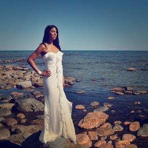 NEW Badgley Mischka Gown (Size 6)